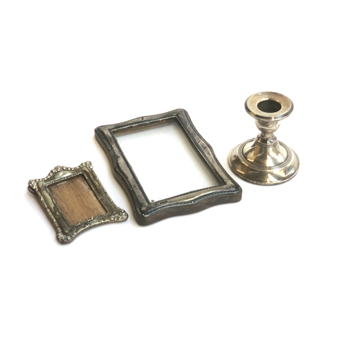 59 - A small silver picture frame by Charles Boyton & Son Ltd, Birmingham 1917, internal dimensions 12x7c... 