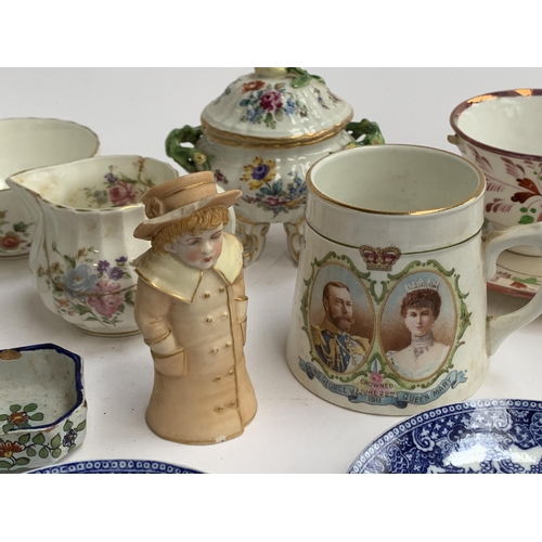 443 - A mixed lot of ceramics to include Royal Worcester 'Roanoke', Sunderland ware teacup and saucers, Vi... 