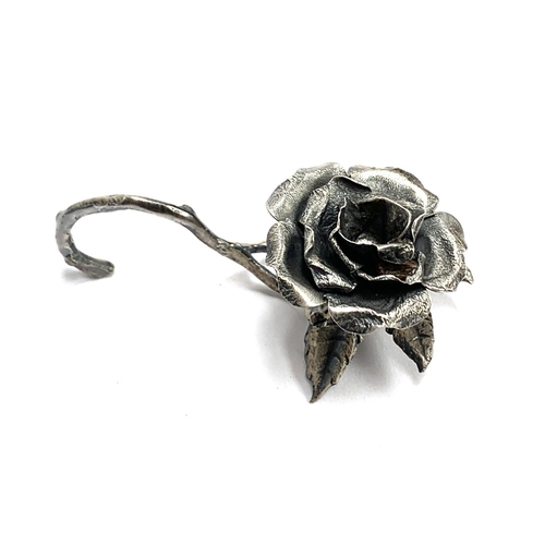 63 - An 800 silver rose place card holder, approx. 18g, 7cmL