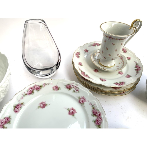 187 - A mixed lot of ceramics to include Limoges Ragot plates and tazza dish, floral pink spray design; Ka... 