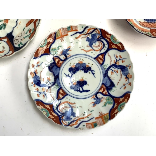 189 - A verte imari dish, scalloped edge, marked to base, 22cmD; together with a further imari plate and b... 