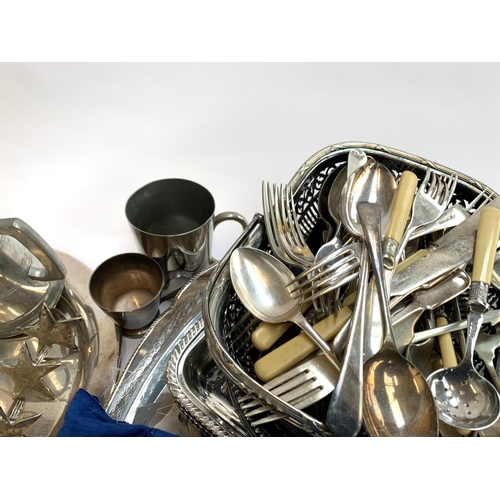 85 - A mixed lot of plated items to include star napkin rings, cutlery in a Garrard wrap, serving trays e... 