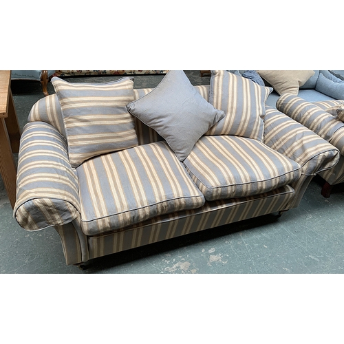 980 - A good modern Balmain & Balmain country house three seater sofa, upholstered in a blue, cream and oc... 