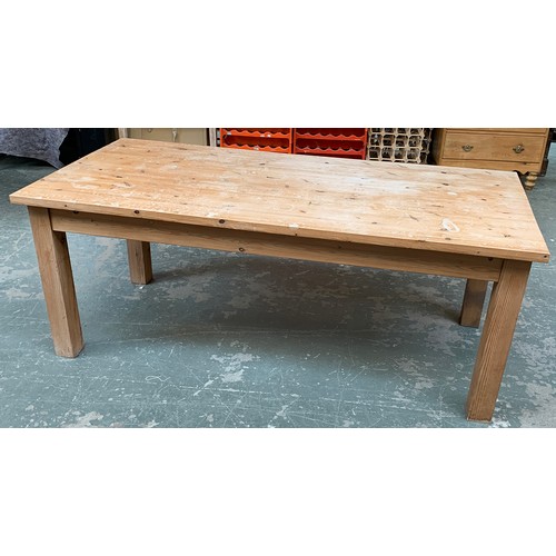 979 - A large and sturdy 20th century pine kitchen table, 198x92x78cm