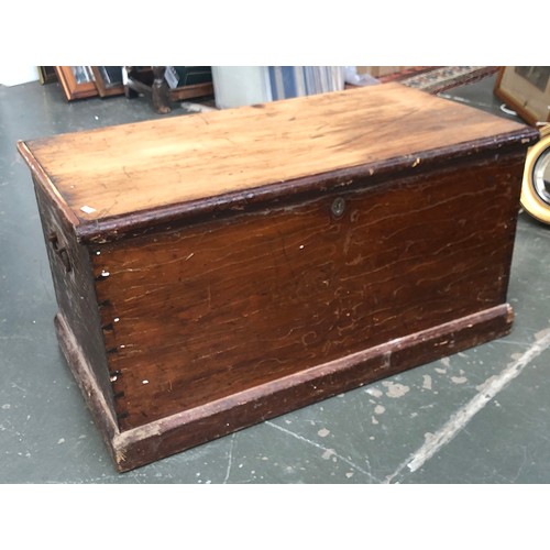 1027 - A Victorian pine blanket box with candle box to interior, 91x48x48cmH