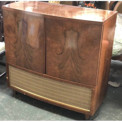 1031 - A Bush radio AC receiver serial number 327/101018, with book matched veneer, Garrard turntable, viny... 