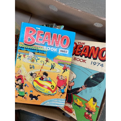 315A - A quantity of approx. 30 annuals to include 1970s and 1980s Beano and Dandy etc