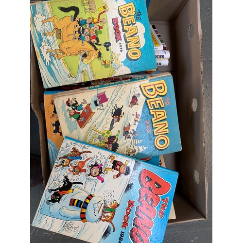 315A - A quantity of approx. 30 annuals to include 1970s and 1980s Beano and Dandy etc