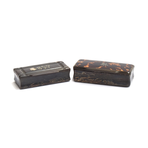 180 - A Georgian tortoiseshell and horn snuff box with hinged lid inlaid with white metal flower, 8cm wide... 