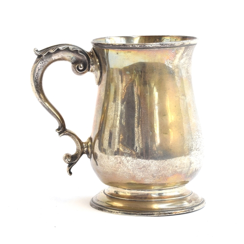 116 - A George III silver pint tankard by Francis Crump, London 1763, having a leaf capped scroll handle, ... 