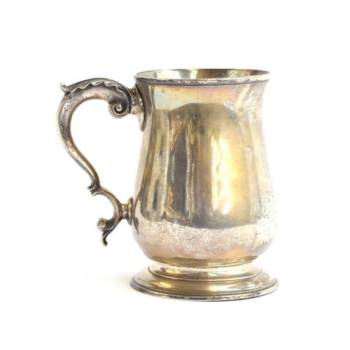 116 - A George III silver pint tankard by Francis Crump, London 1763, having a leaf capped scroll handle, ... 