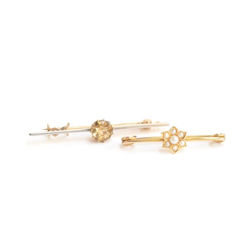 9 - A gold knife edge bar brooch set with citrine, the front white gold, tests as 15ct or higher, 4.5cm ... 