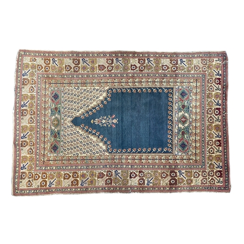 727 - A Turkish carpet, early 20th century, 118x179cm