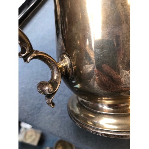 116 - A George III silver pint tankard by Francis Crump, London 1763, having a leaf capped scroll handle, ... 