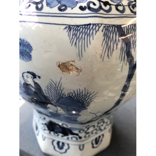 209 - An 18th century Delft vase, blue and white in the Chinese Transitional style, octagonal rim, decorat... 