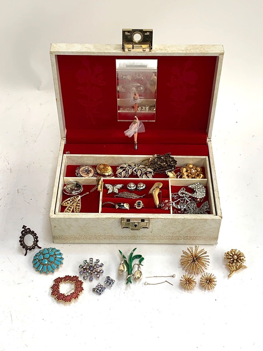 A quantity of costume jewellery in a musical jewellery box to