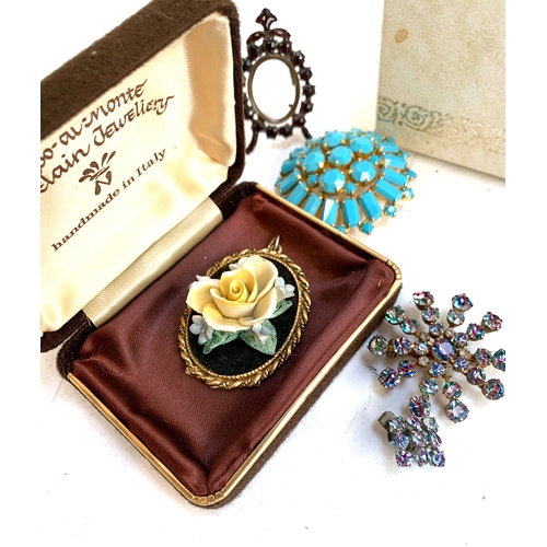 4 - A quantity of costume jewellery in a musical jewellery box to include Ciro brooch and matching earri... 