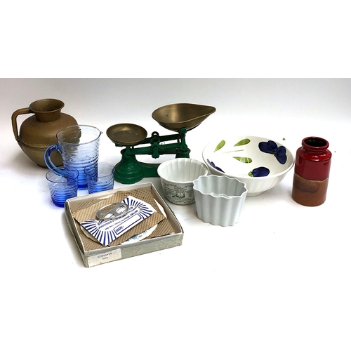 98 - A mixed lot of kitchenalia, West German vase, to include Italian painted fruit bowl, jelly mould, bl... 