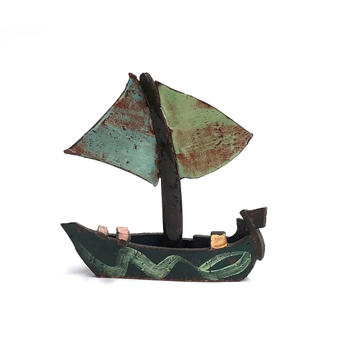 73 - A studio pottery sailing boat sculpture by Taja, Japanese sculptor in Devon 12cmH