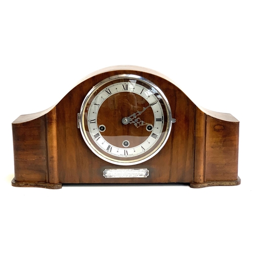 77 - A 1950s oak cased mantel clock, bearing silver presentation plaque engraved 'Presented by Y Divn. Cr... 