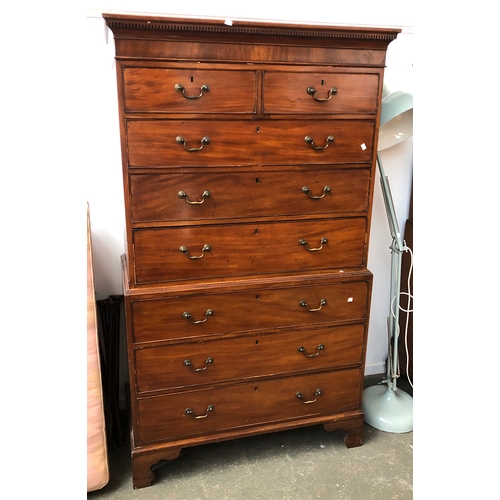 846 - A George III chest on chest, dentil cornice topped with two short over three graduating drawers, on ... 