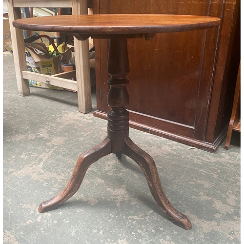 850 - A small mahogany tip top table on tripod base