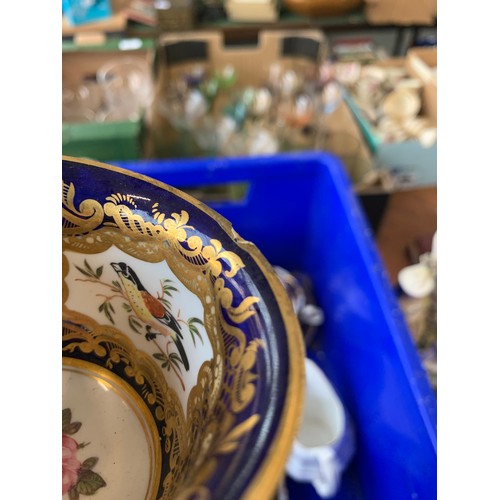 117 - A mixed lot of teawares, including early 19th century Ridgway teacup and saucer, heightened in gilt;... 