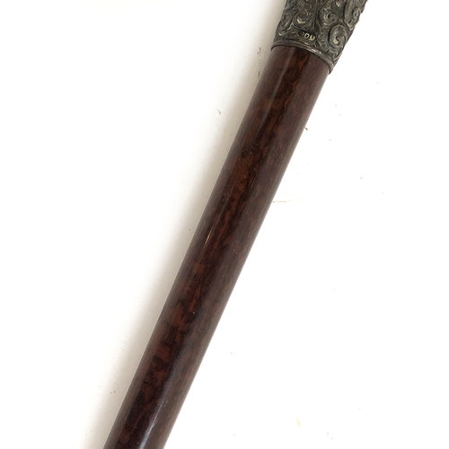 72 - A smart Victorian gents silver topped walking cane, with scrolling chased knop, hallmarked for Londo... 