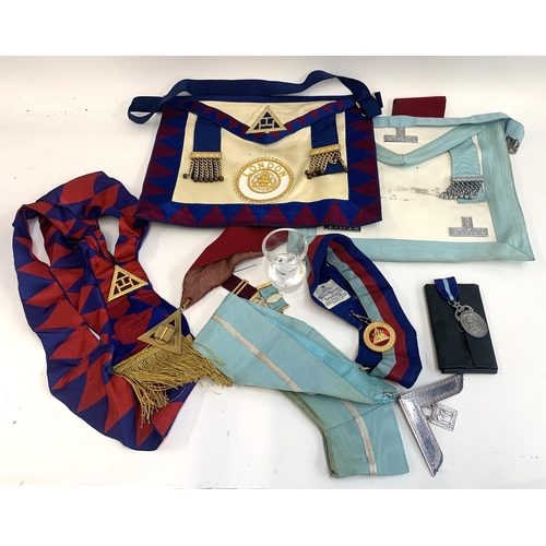 980 - A quantity of masonic regalia to include Royal Masonic Hospital jewel, Mendelssohn Lodge pin, 2 apro... 