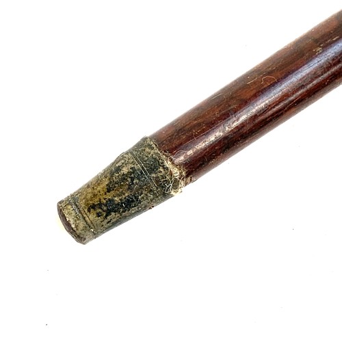 72 - A smart Victorian gents silver topped walking cane, with scrolling chased knop, hallmarked for Londo... 