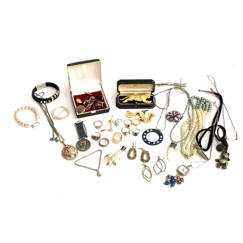 A mixed lot of costume jewellery to include 12ct gold back and front ...