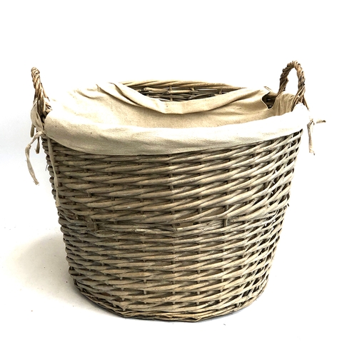 1681 - A large wicker laundry basket, 61cmD