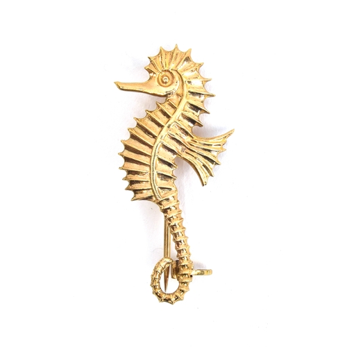 96 - A Geoffrey G Bellamy for Ivan Tarrant 9ct gold seahorse brooch, hallmarked for Birmingham 1965, 4cm ... 