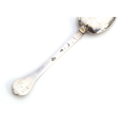 118 - A Charles II trefid spoon, hallmarked for London 1684, rattail bowl, the reverse of the terminal eng... 