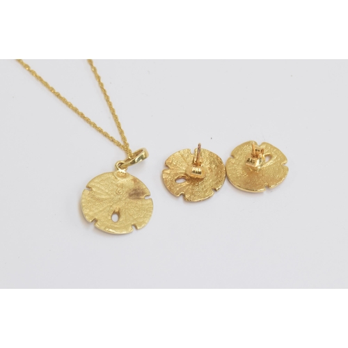 97 - A pair of 14ct gold sand dollar stud earrings, 1.3cm diameter, together with a matching pendant on a... 