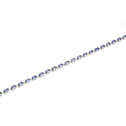 90 - An 18ct white gold tanzanite and diamond bracelet, the total diamond carat approx. 0.44cts, tanzanit... 