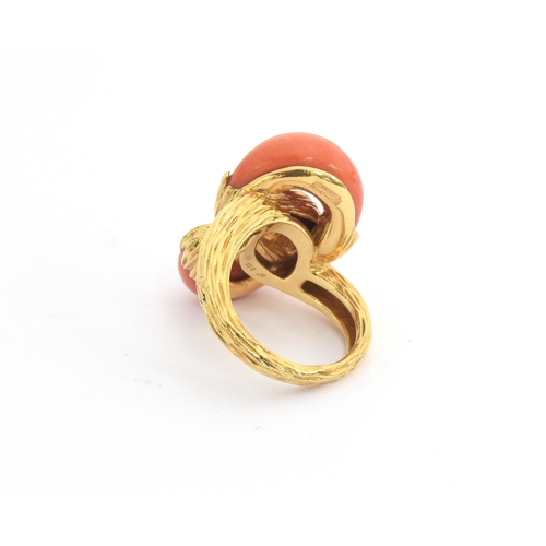 93 - A 1970s heavy 18ct gold and coral Kutchinsky ring of interlocking design, the carved coral set into ... 