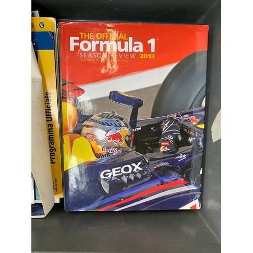 295 - A mixed lot of F1 magazines and photographs to include two Autocourse annuals 2006-07 and 2007-08; T... 