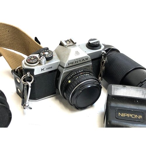 314 - A Pentax K1000 35mm camera, with SMC Pentax-M 1:2 50mm Asahi optical lens; together with a Vivitar 7... 