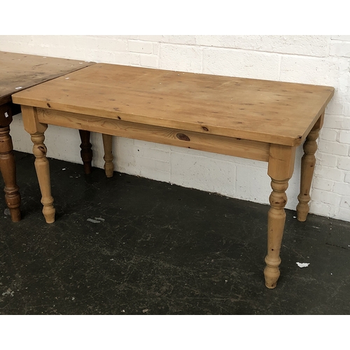 818 - A pine kitchen table, 148x82x78cm