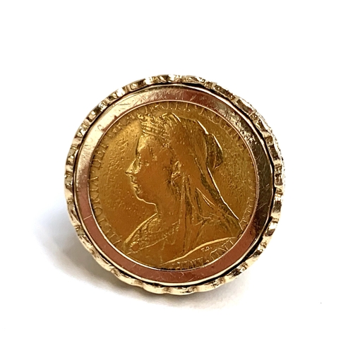 70 - A Queen Victoria 1900 gold sovereign in a 9ct gold ring mount, gross weight 14.9g