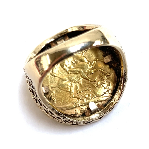 70 - A Queen Victoria 1900 gold sovereign in a 9ct gold ring mount, gross weight 14.9g