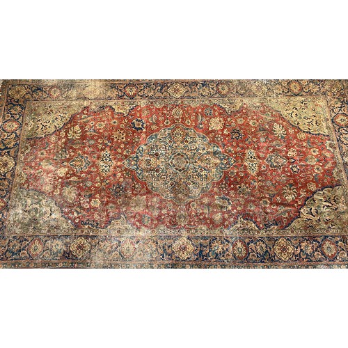 564 - A very large Persian tabriz rug, 530x280cm

Provenance: property of the Lady Teynham, Pylewell Park,... 