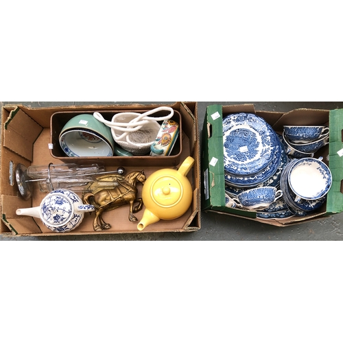 206 - A quantity of Palissy Avon Scenes ceramics; together with a box of other mixed items to include Lond... 