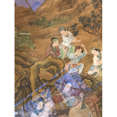 828 - A pair of 19th century Chinese paintings on silk depicting garden and battle scenes, 58x41cm