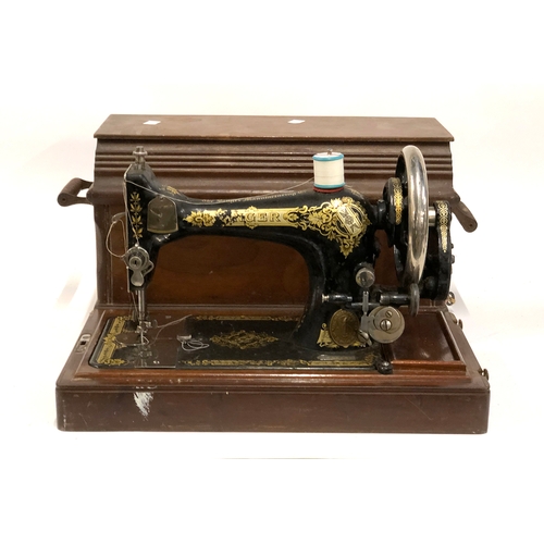 496 - A Singer sewing machine, model F2374846