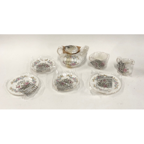 499 - A Paragon Royal Standard mandarin tea service, new in original packaging