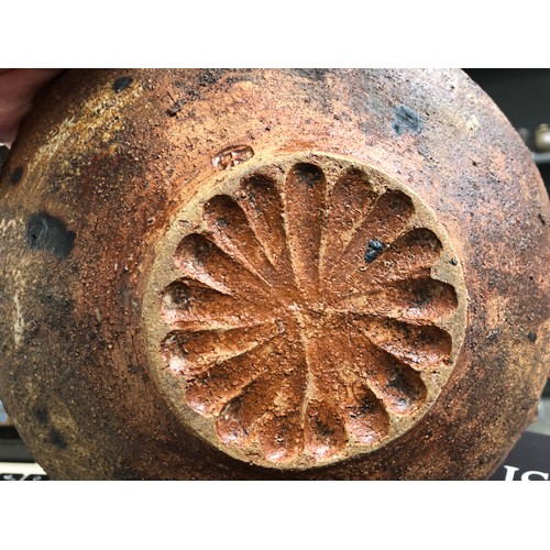 338 - Robert Fournier (1915-2008), studio pottery crater bowl, marked RF to base, 22cm diameter, 7cm high
... 