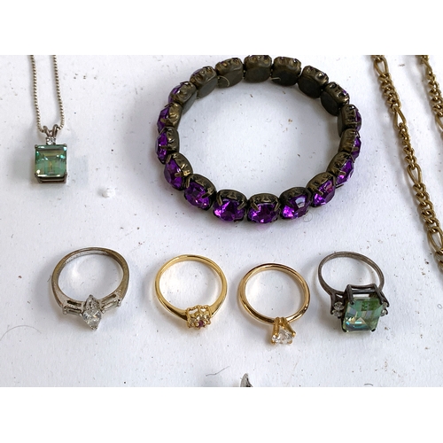 52 - A mixed lot of jewellery to include jade drop earrings; faux pearl necklace with silver clasp; Pekin... 