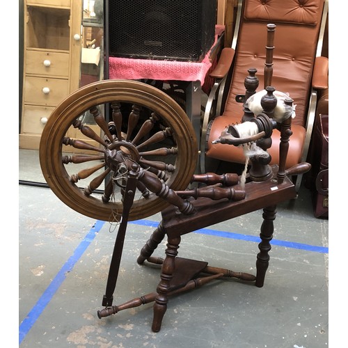 1336 - An antique spinning wheel